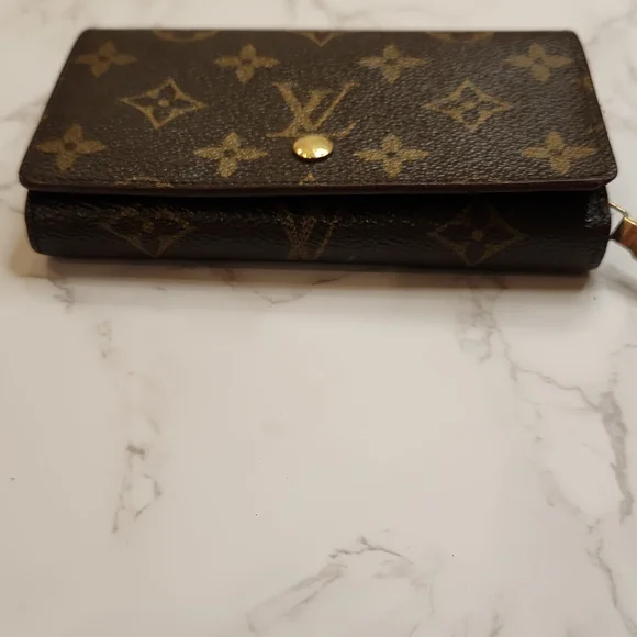 Louis Vuitton Porte Monnaie Tresor Monogram Wallet - Picture 12 of 13